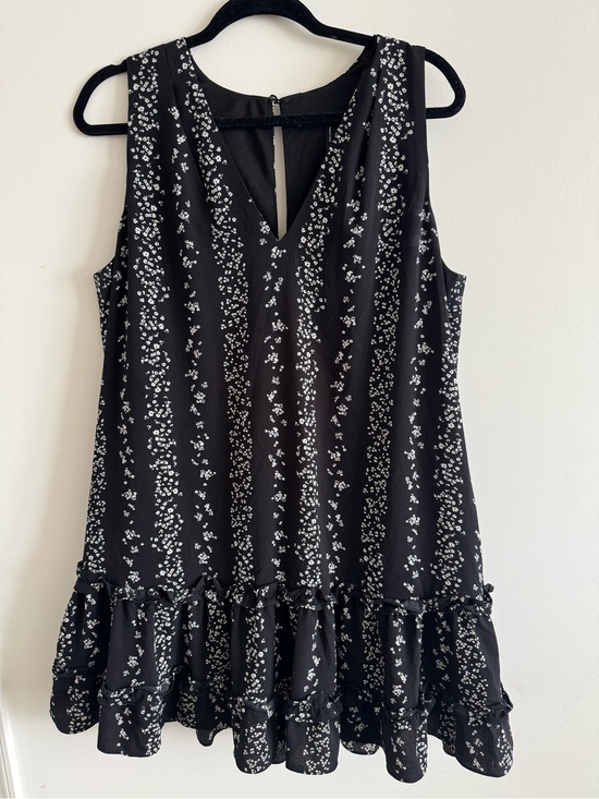 BCBG Paris Dresses & Skirts - BCBG Paris Black Floral Dress